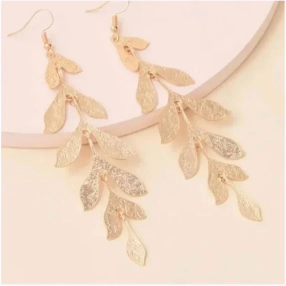 ⭐️✨ FREE Leaf Floral Drop Dangle Minimal Modern Hipster Hippie Tiered Earrings